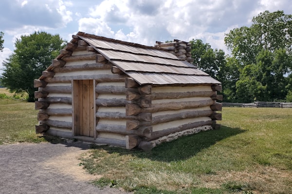 Log cabin representing 19th-century Pennsylvania settlement